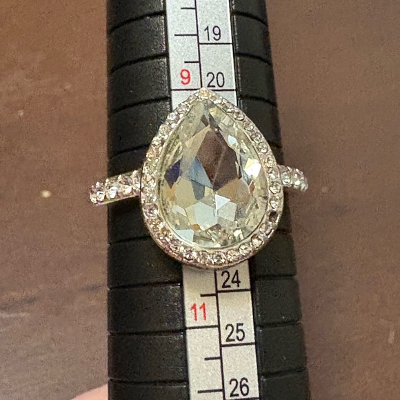 Jewelry - Teardrop Ring - Size 10